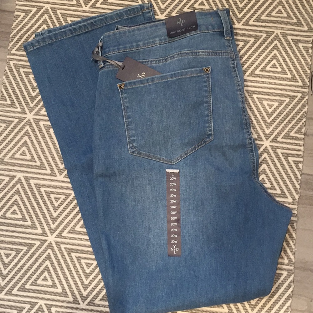NWT NYDJ Mini Bootcut Jeans